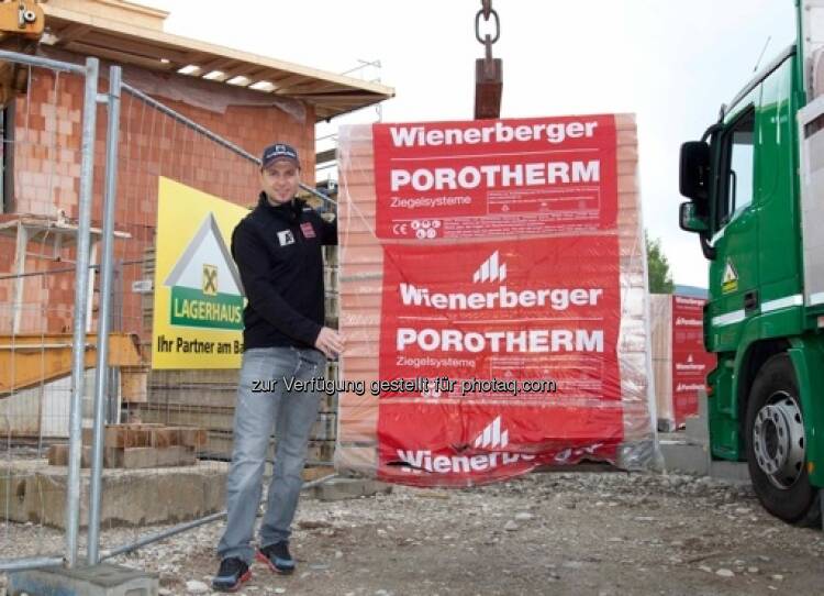 Skirennläufer Reinfried Herbst baut mit Wienerberger Ziegel energiesparendes Einfamilienhaus in Salzburg - Porotherm W.i: Hochwärmedämmende Ziegelwände reduzieren den Energieverbrauch (c) Wienerberger