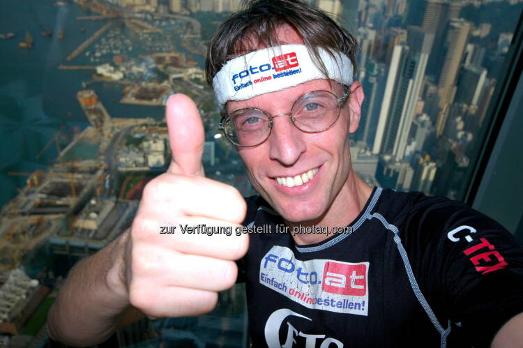 Rolf Majcen, FTC, hat am 5.10.2013 den Treppenlauf im 374 Meter hohen Central Plaza Gebäude in Hong Kong gewonnen. Der Wolkenkratzer war 1992 das höchste Gebäude von Asien. Majcen benötigte für die 1688 Stufen, 75 Stockwerke, 9.20 Minuten und blieb damit 2 Sekunden unter dem alten Streckenrekord aus dem Jahr 2008. Für Majcen war es im 89. Treppenlauf seiner Karriere der 18. Sieg, siehe auch http://www.runplugged.com/2013/10/06/rolf_majcen_einer_der_weltbesten_treppenlaufer_arbeitet_am_wiener_finanzmarkt#bild_1