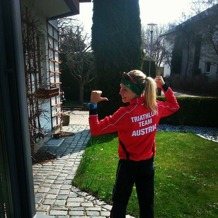 Sandra Koblmüller: Yeah just got my team clothes... Proud of beeing part of the Austrian Triathlon Team „grin“-Emoticon ‪#‎swimbikerunforaustria‬ ‪#‎Salomon‬ Running ‪#‎Suunto‬ ‪#‎Sziols‬ Sportsglasses ‪#‎FitRABBIT‬ bio sport drink ‪#‎Runplugged‬ ‪#‎Granitland‬