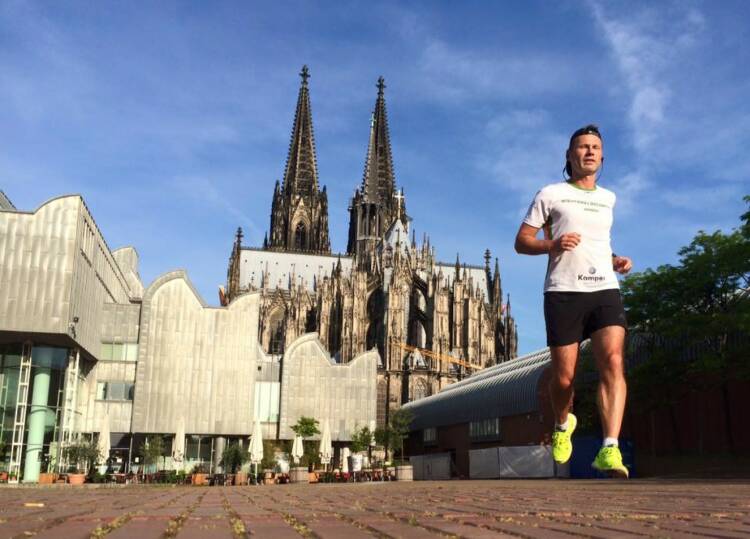 Andreas Schweighofer (Wienerwaldschnecken) läuft beim Kölner Dom