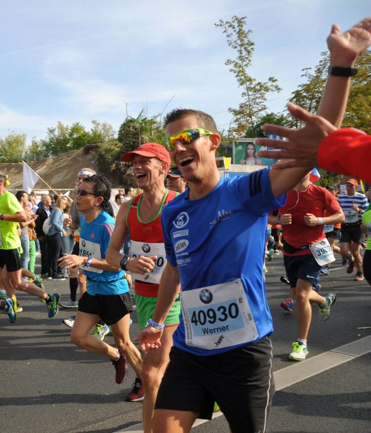 Werner Schrittwieser Mein Sportschnappschuss des Jahres: Tolle Atmosphäre beim Berlin Marathon erleben und Bernd als Personal Pacemaker zu einer tollen neuen Bestzeit verhelfen! - Voten und/oder auch sich selbst nominieren unter http://www.facebook.com/groups/Sportsblogged